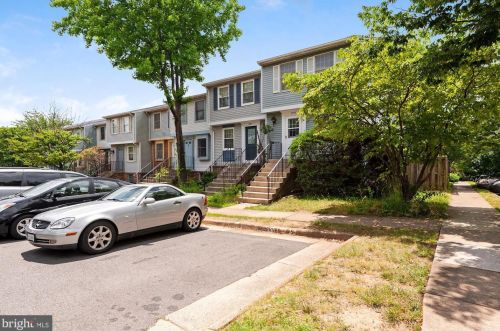 2853 Middleboro Dr, Falls Church, VA 22042-4403