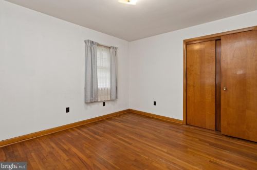 355 7 St, Harrisburg PA 17113-2012 exterior