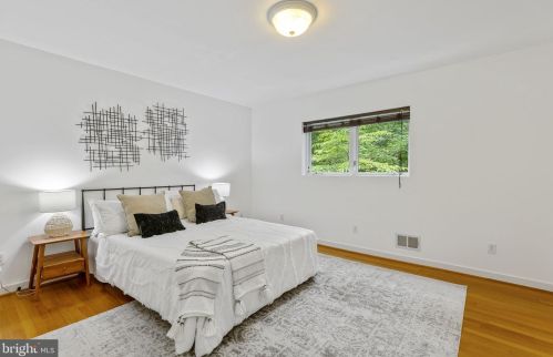 3709 Whispering Ln, Falls Church VA  22041-1121 exterior