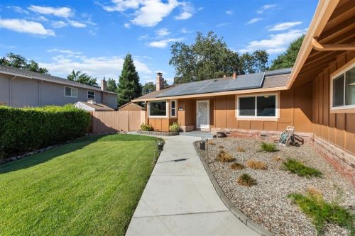 221 Alamo Dr, Vacaville CA  95688-2423 exterior