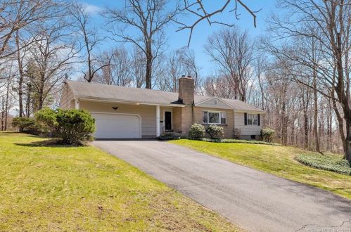 109 Gilbert Dr, Bridgeport, CT 06611-2115
