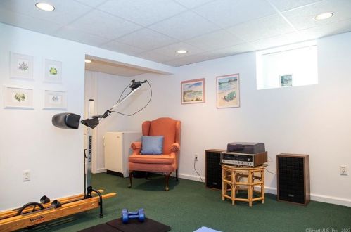 16 Visconti St, Norwalk CT  06851-4033 exterior