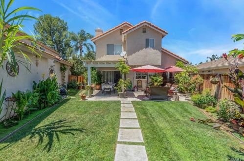 6742 Dove Ln, Riverside CA  92506-5000 exterior