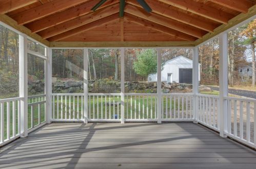 8 Walnut Hill Rd, Sandown NH  03873-2305 exterior