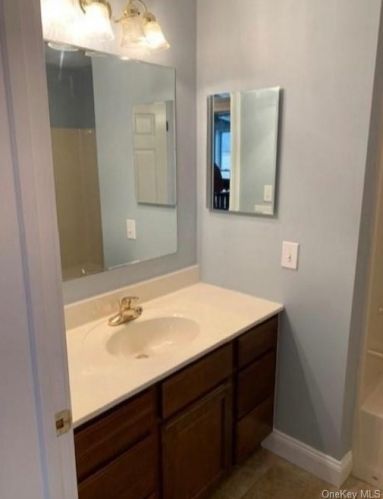 22 Hudson Cir, Marlborough NY  12542-6187 exterior