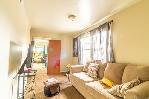 28 Oak St, Norwich CT  06360-5111 exterior