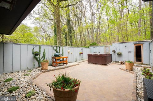 22 Brandywine Falls Rd, Wilmington DE  19806-1002 exterior