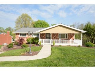 28 Farmcrest Dr, Cecil, PA 15321-1152