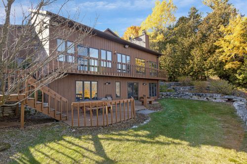 1433 Whitewater Dr, Manitowoc WI  54220-9433 exterior