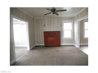 326 Blair Ave, Newport News VA  23607-6029 exterior