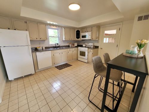 3907 Ctr Ave, Whitaker PA 15120-3417 exterior