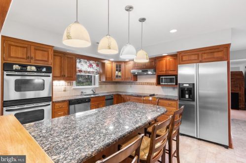 41 Matthew Cir, Southampton, PA 18954-2043