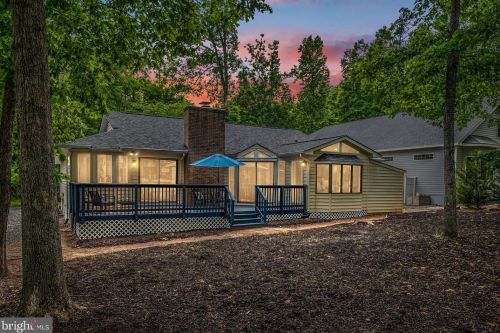 327 Fairway Dr, Locust Grove, VA 22508-5416
