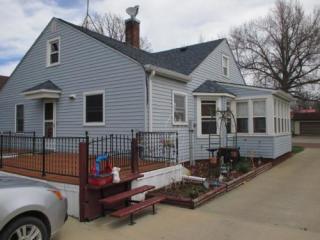 805 1st St, Pella, IA 50219-1528