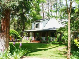 15995 Watergap Rd, Williams, OR 97544-9559
