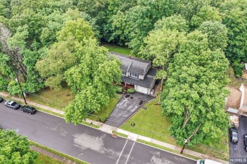 11 Cherokee Trl, Oakland NJ  07436-3011 exterior