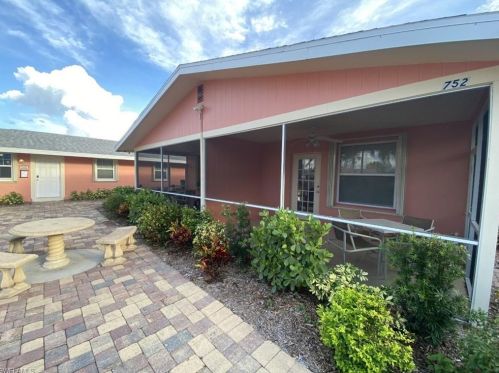 748 102nd Ave, Naples, FL 34108-3214