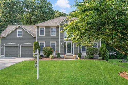 16 Eastwick Rd, North Kingstown, RI 02852-3517