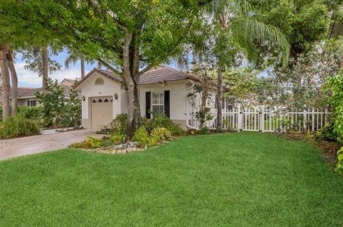 7894 Manor Forest Blvd, Boynton Beach, FL 33436-8809