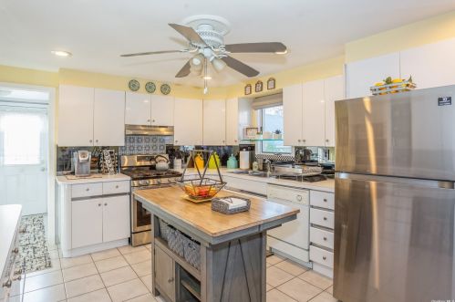 33 Lillian Pl, Canaan Lake NY  11772-2955 exterior