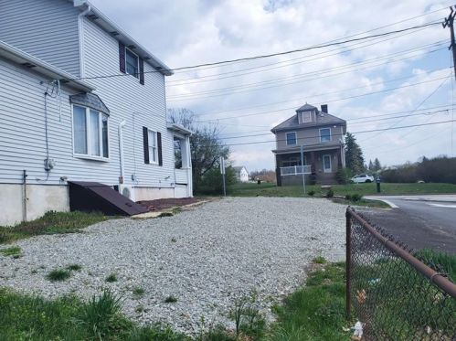 1215 Lewis Ave, Jeannette, PA 15644-3108