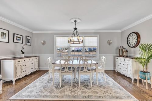 136 Vlg Rd, Huntington CT 06484-1778 exterior