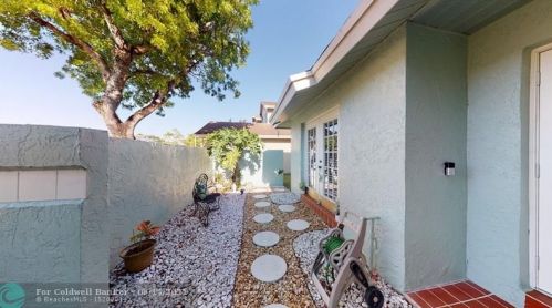 9940 12th St, Hollywood, FL 33025-0903