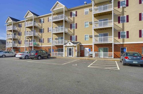 18 Harbor Ave, Nashua NH 03060-6382 exterior