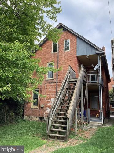 132 King St, Lees Cross Roads, PA 17257-1329