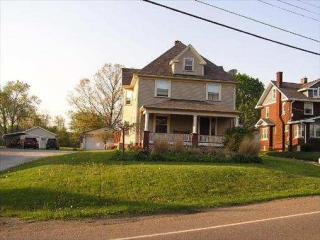 5661 Louisville St, Fairhope, OH 44641-9310