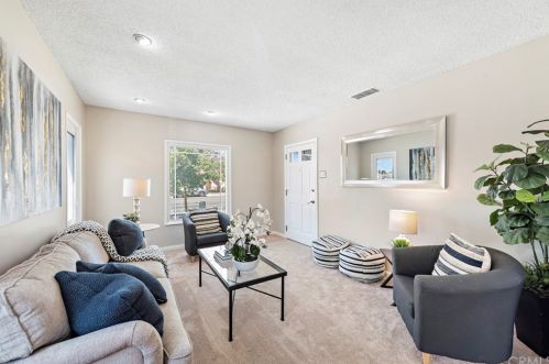 6546 Clybourn Ave, North Hollywood CA  91606-2730 exterior