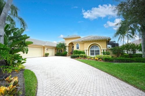 5220 Old Gallows Way, Naples, FL 34105-5657