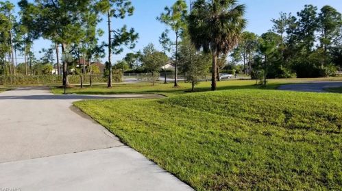 3760 37th Ave, Naples, FL 34120-2827