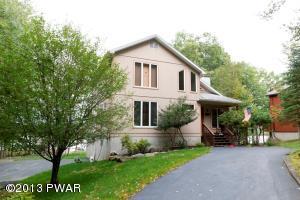 228 Fawn Lake Dr, Hawley, PA 18428-4011