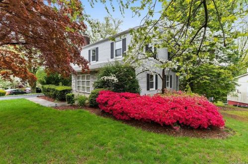 30 Canterbury Rd, White Plains NY  10607-1108 exterior