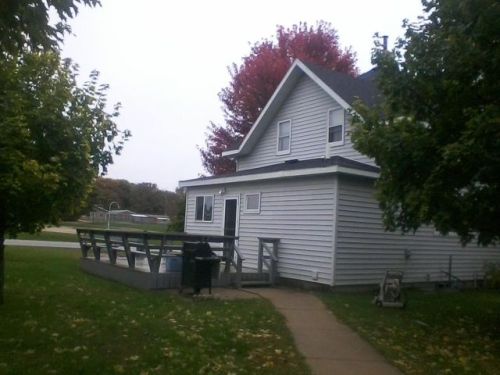 541 1st St, Taylor, WI 54659-9506