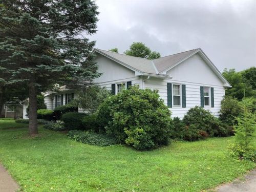 11 Orchard St, West Delhi, NY 13753-1023