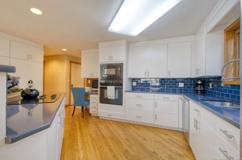 139 Wyneding Hill Rd, Manchester CT  06040-6608 exterior