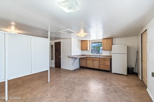 902 Prince Rd, Tucson AZ 85705-3028 exterior