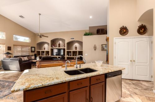 859 Rawhide Ave, Gilbert AZ 85296-2527 exterior