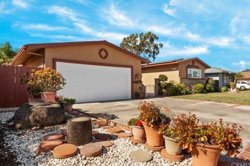11371 Homeway Dr, Garden Grove, CA 92841-1113
