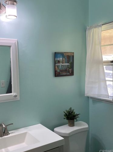 24421 Shadeland Dr, Santa Clarita CA  91321-3616 exterior