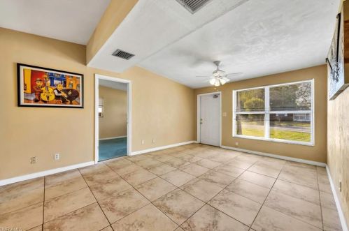 2147 Harbor Ln, Naples, FL 34104-0317
