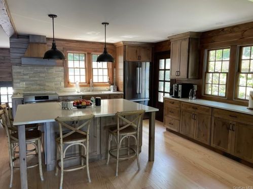 93 Woods Rd, Greenwood Lake NY  10925-4404 exterior