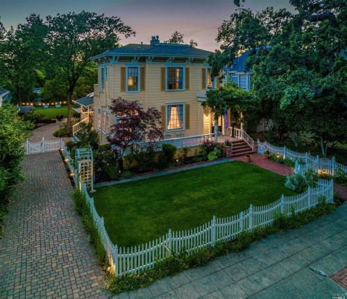 1121 Mcdonald Ave, Santa Rosa, CA 95404-3526