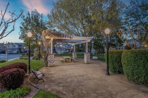 1413 Casablanca Cir, Gilroy CA 95020-7467 exterior