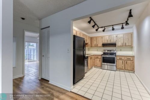 2327 37 Ave, Hollywood FL 33021-3626 exterior