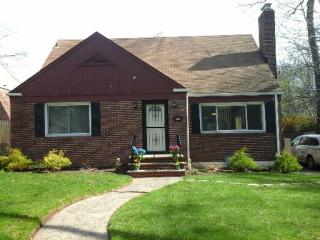 257 Edgewood Ave, Teaneck NJ  07666-3023 exterior