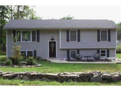 57 Maple Dr, Middletown, NY 10941-3201