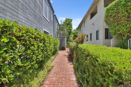 12416 Moorpark St, North Hollywood, CA 91604-1245